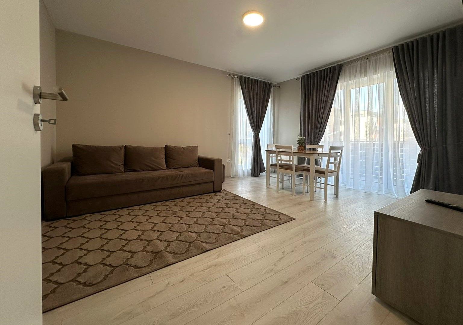 Vanzare apartament nou mobilat cu parcare si boxa Avantgarden 3 - Poză 4