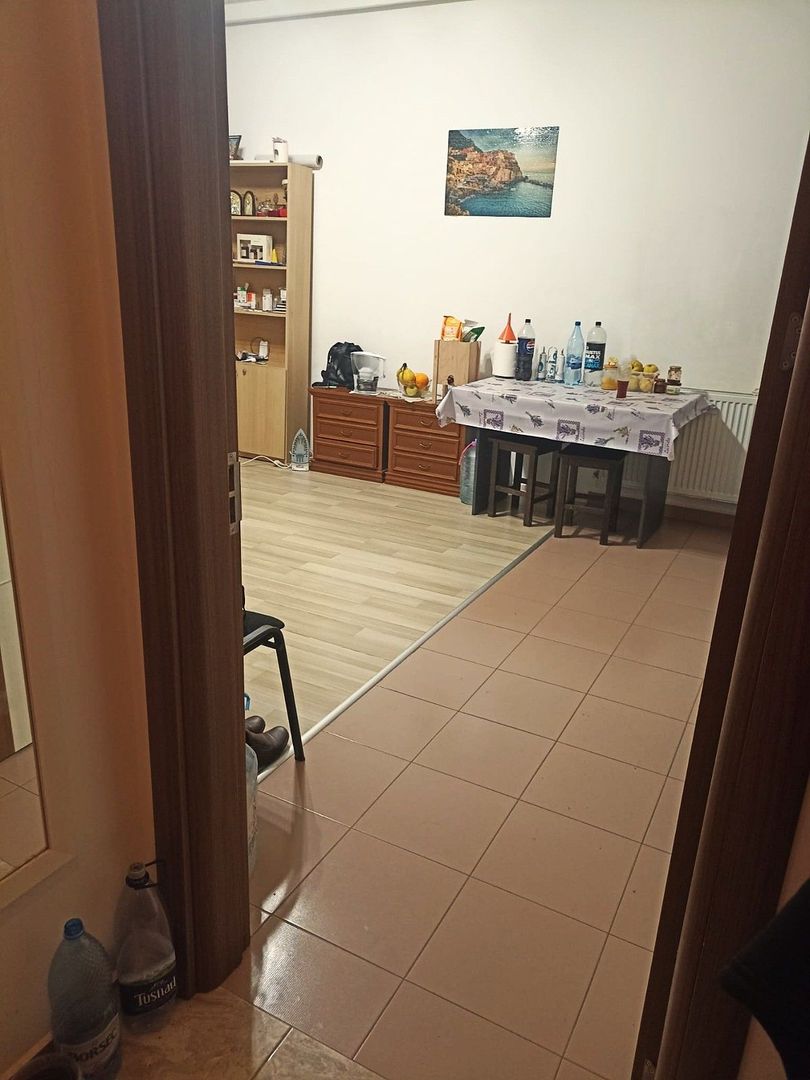 Garsoniera spatioasa zona Coresi - Poză 3