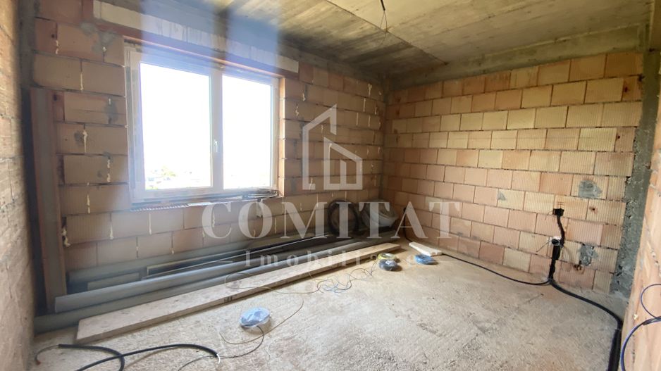 Casă individuală de vânzare | Dispunere pe 2 niveluri | Dezmir - Poză 4