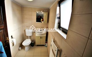 Casa 8 camere,4 bai,482mp,1.100mp teren,2 garaje,0% comision - Poză 9