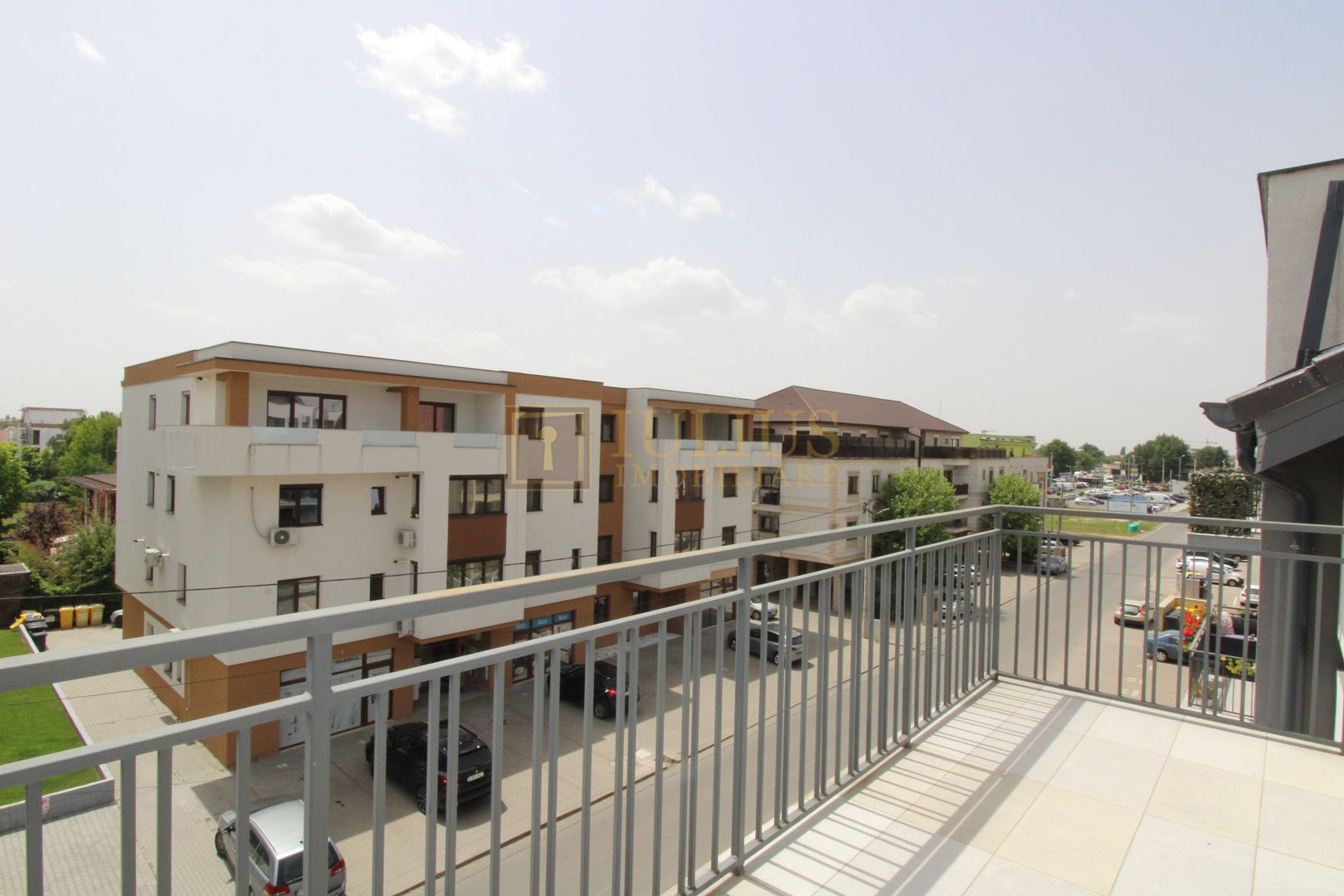 Apartament 2 camere, 3 balcoane, loc de parcare, centrala proprie, Dumbravita - Poză 1