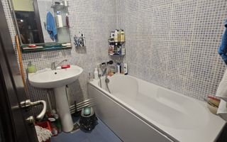 Apartament cu 2 camere, 50 mp, etaj intermediar, parcare, zona Pertrom - Poză 3