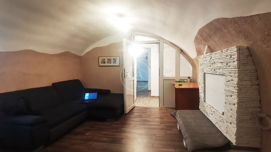 Spatiu comercial de vanzare la curte comuna Ultracentral, Oradea - Poză 1