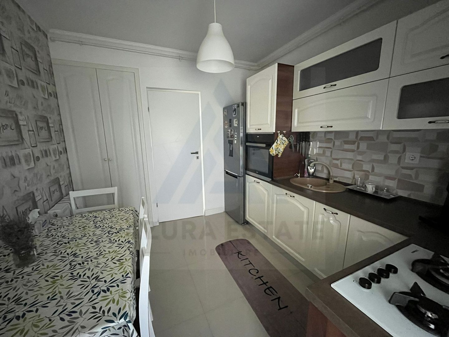 Apartament 3 camere 2 bai 2 balcoane si parcare subterana in Turnisor - Poză 12