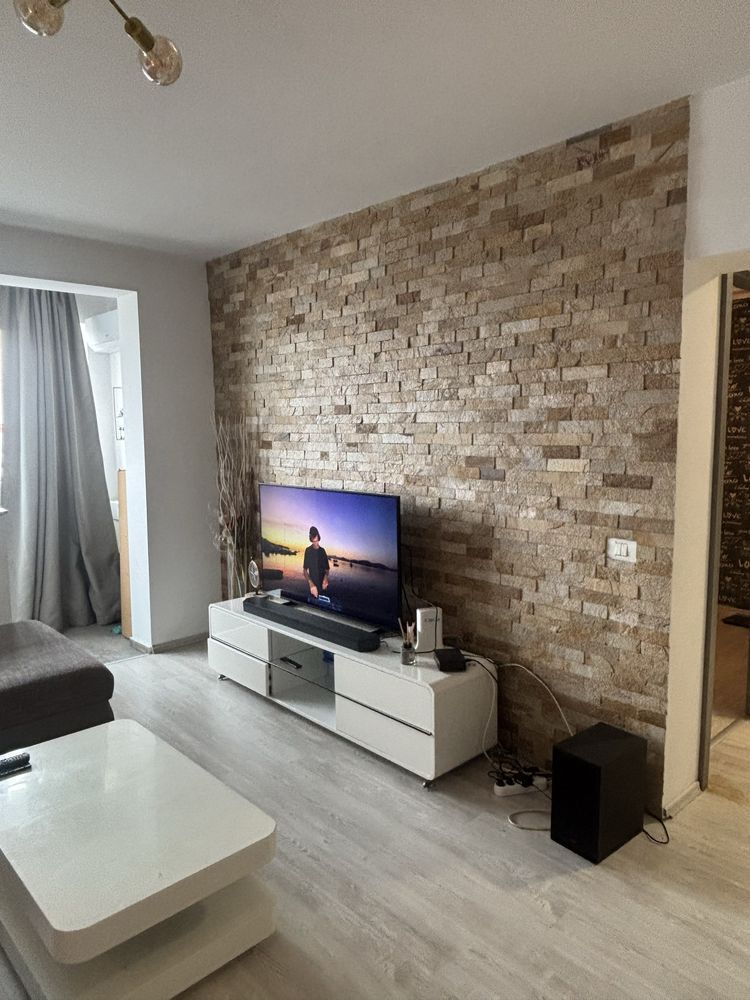 Închiriez apartament 2 camere modern, Piața Muncii, metrou 5 minute - Poză 1