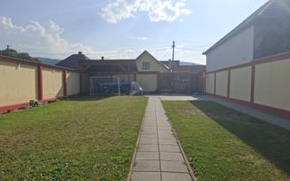 De vânzare casă în Orlat, cu teren generos de 2200 mp și panoramă deosebită! - Poză 2