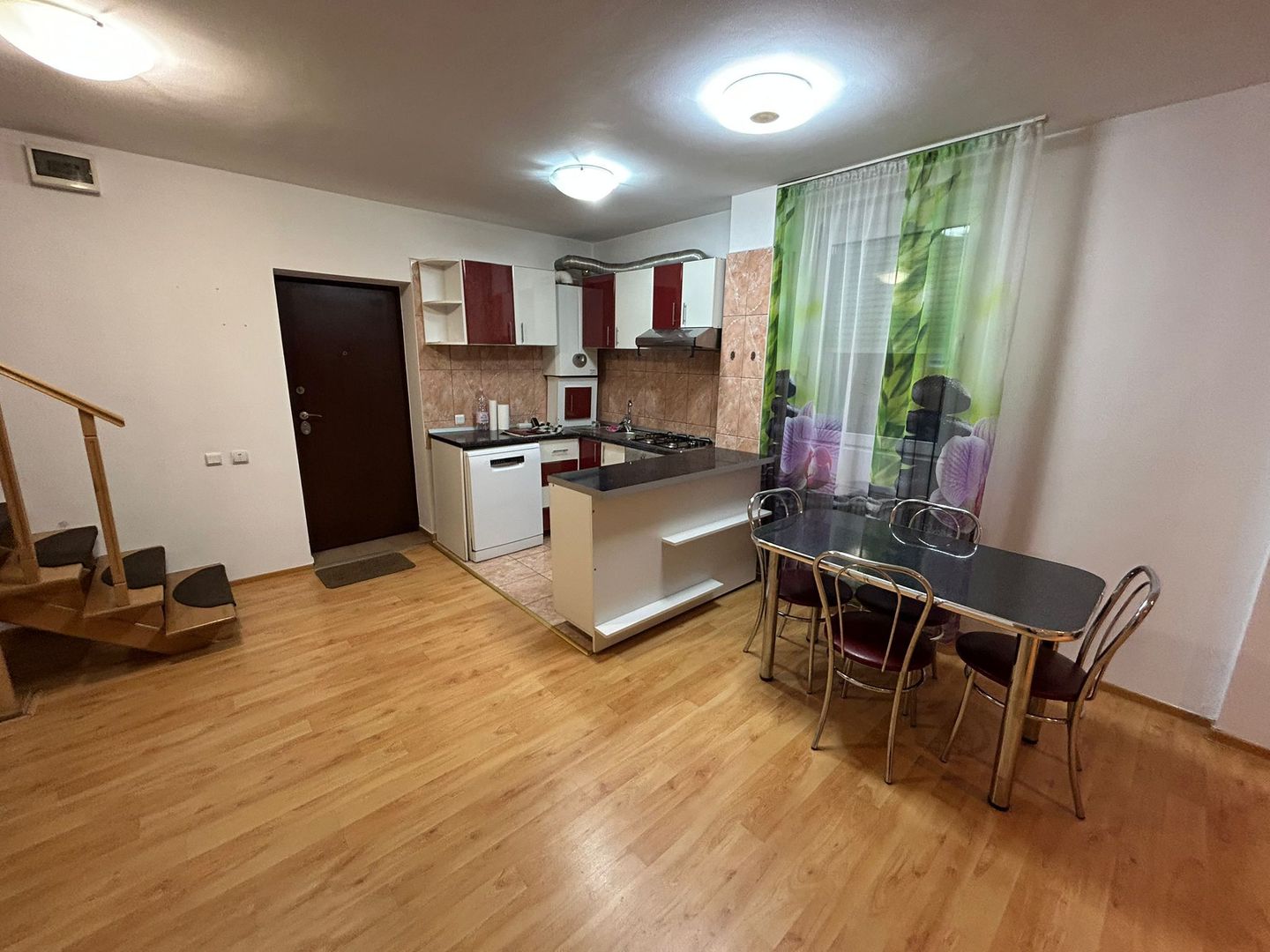 Apartament 3 camere -  zona Tolstoi - Poză 3