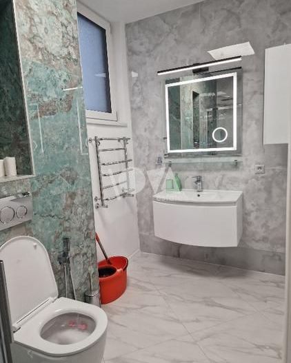 Pentru inchiriere Duplex 5 camere ( Parter + Demisol ) in vila Piata Romana - Poză 9
