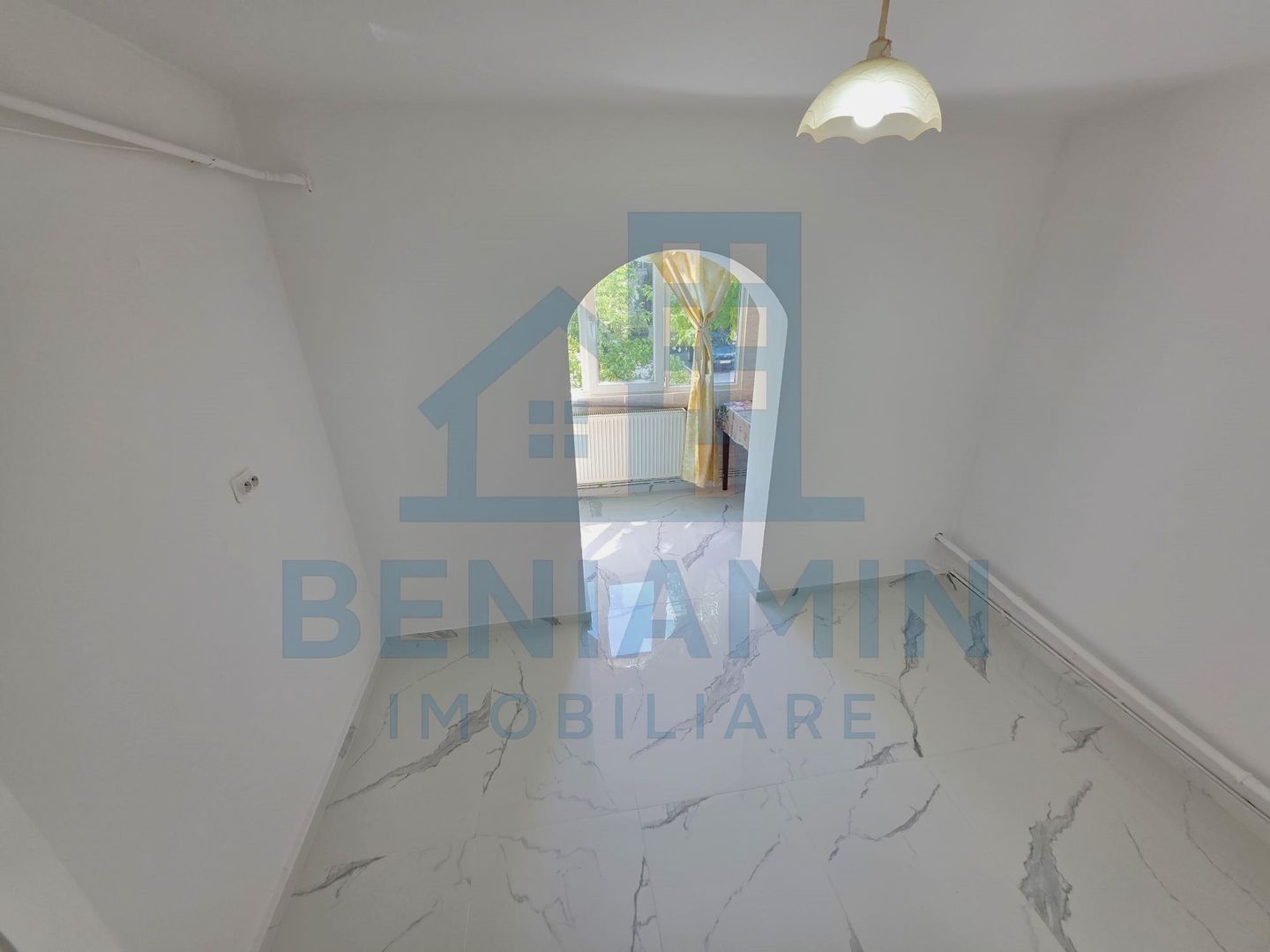 Trei camere doua bai 1Mai etaj 1 -centrala termica -75mp - Poză 4