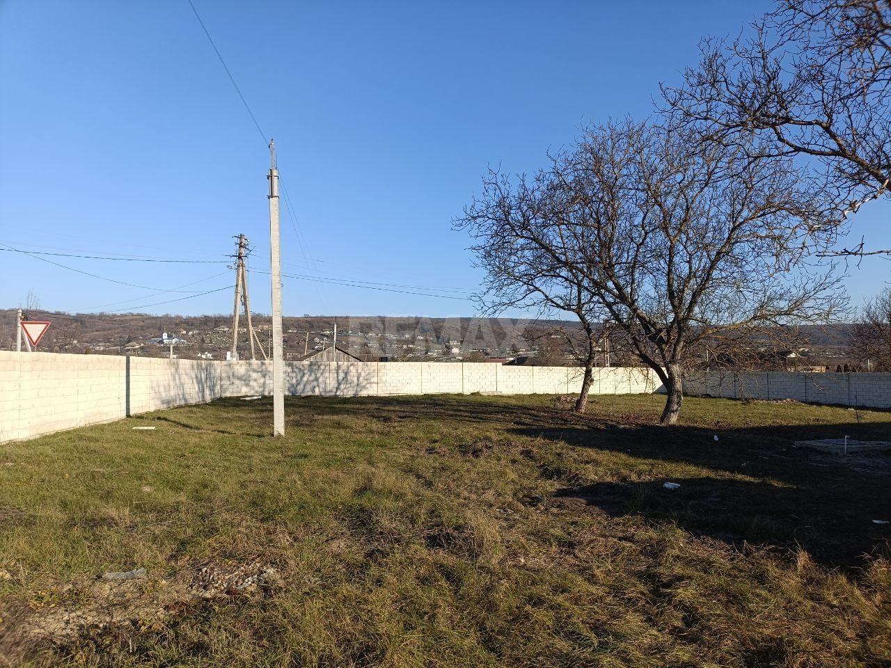 Teren de Construcție cu Încăpere Comercială de 250m2 în s.Stolniceni r-nul Hîncești - Poză 5