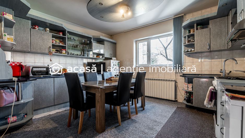 Casă spațioasă în mijlocul orasului, Str. Constantin Brâncuși - Poză 12