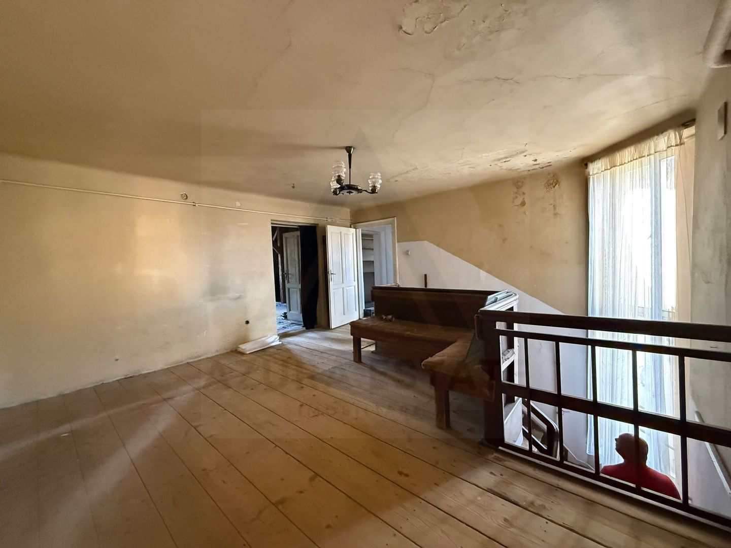 Apartament la casa 4 camere 4 bai 219.5 mp utili si garaj zona Central - Poză 6