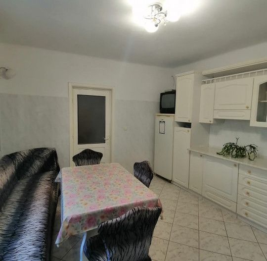 Apartament 3 camere in vila de inchiriat, central, Campina - Poză 5