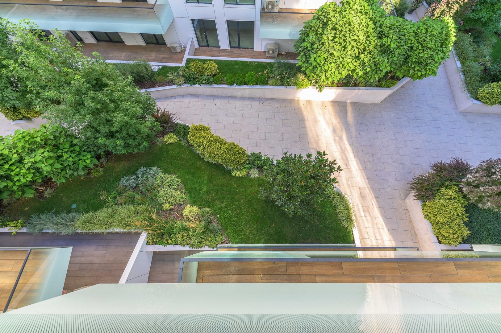 Pines Residence - Poză 2