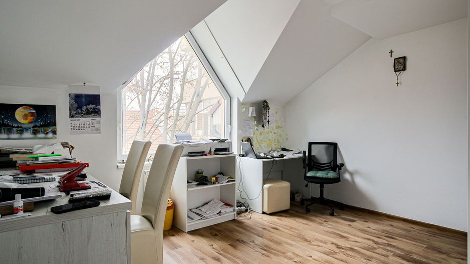 PROPRIETATE VÂNDUTĂ Apartament tip Penthouse în spate la Ziridava - Poză 4