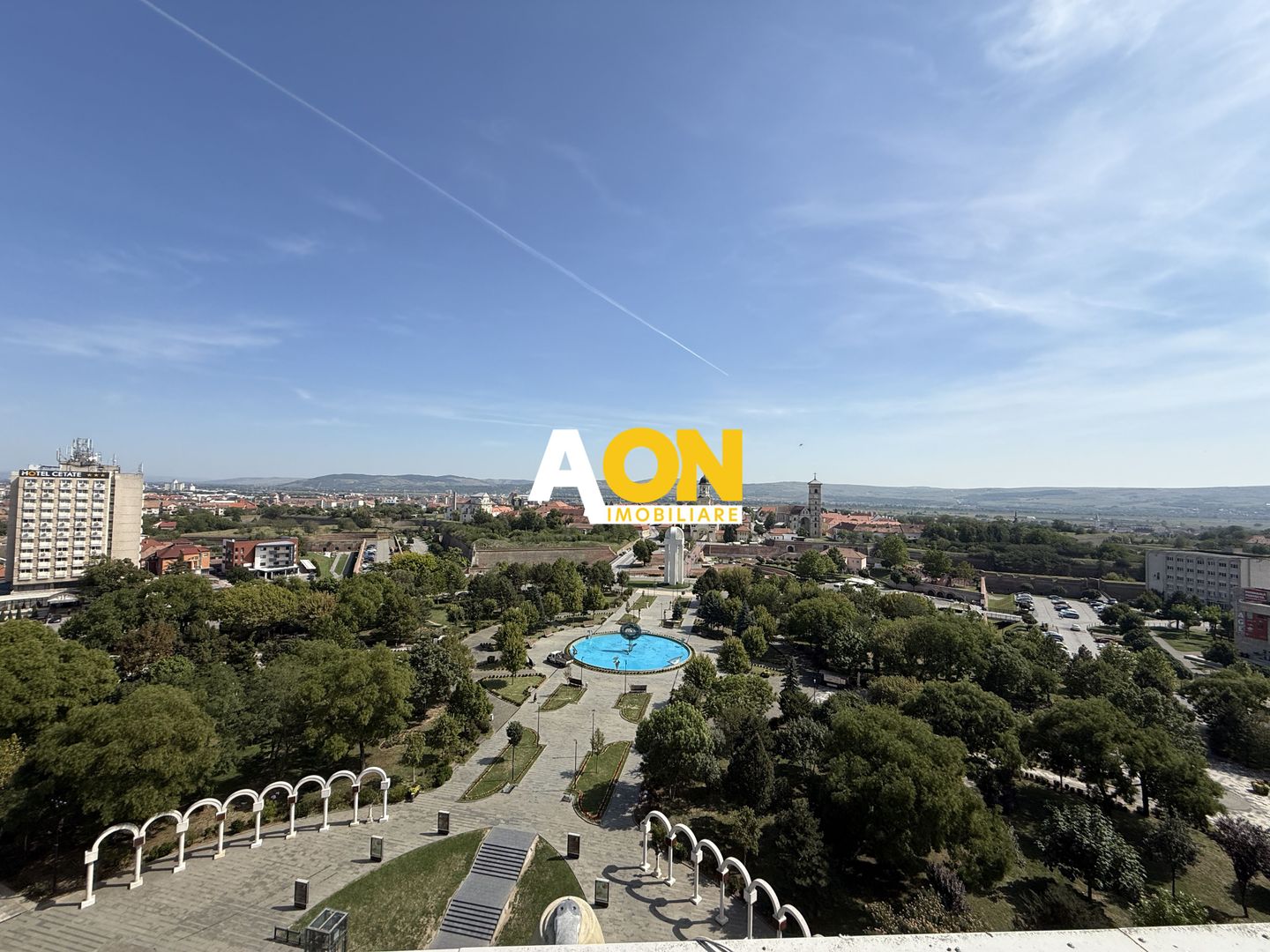 De vanzare apartament 2 camere, vedere superba Cetatea Alba Carolina - Poză 7