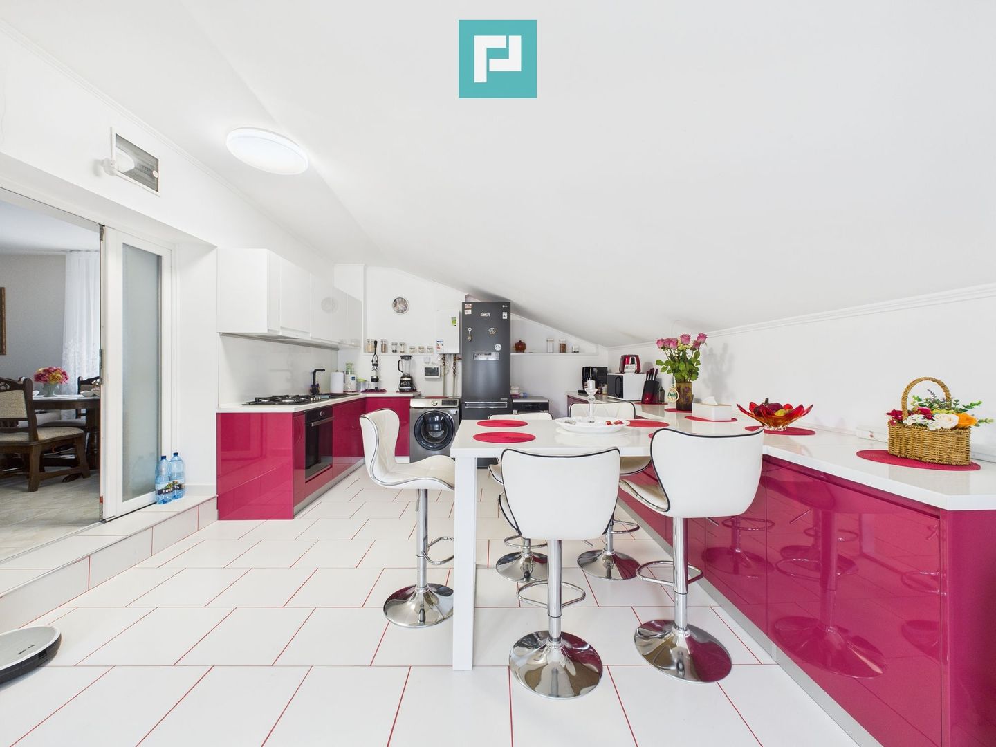 Casă exclusivistă cu 4 camere, în Secusigiu, Arad - Poză 11