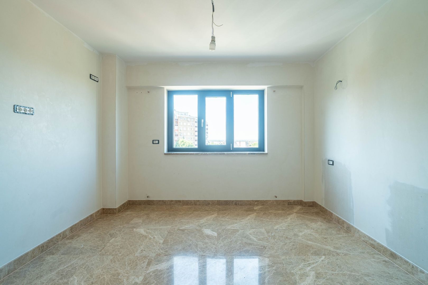 Apartament 2 camere complet renovat, lângă Kaufland și Lidl - Poză 1