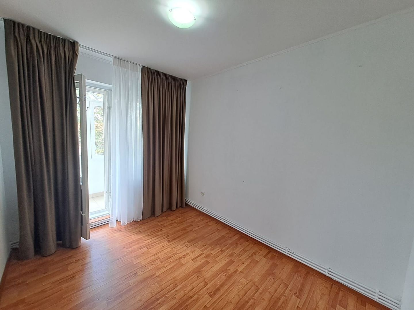 Apartament 3 camere Metrou Gorjului Centrala proprie Comision 0% - Poză 3