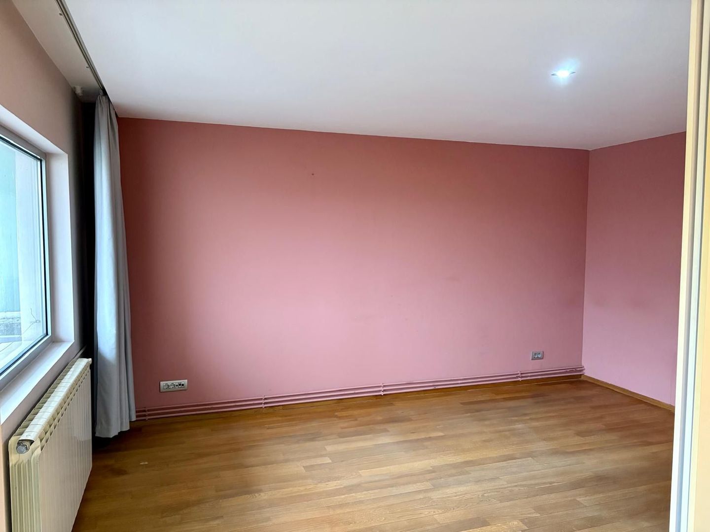 Decomandat si mobilat modern - Poză 5