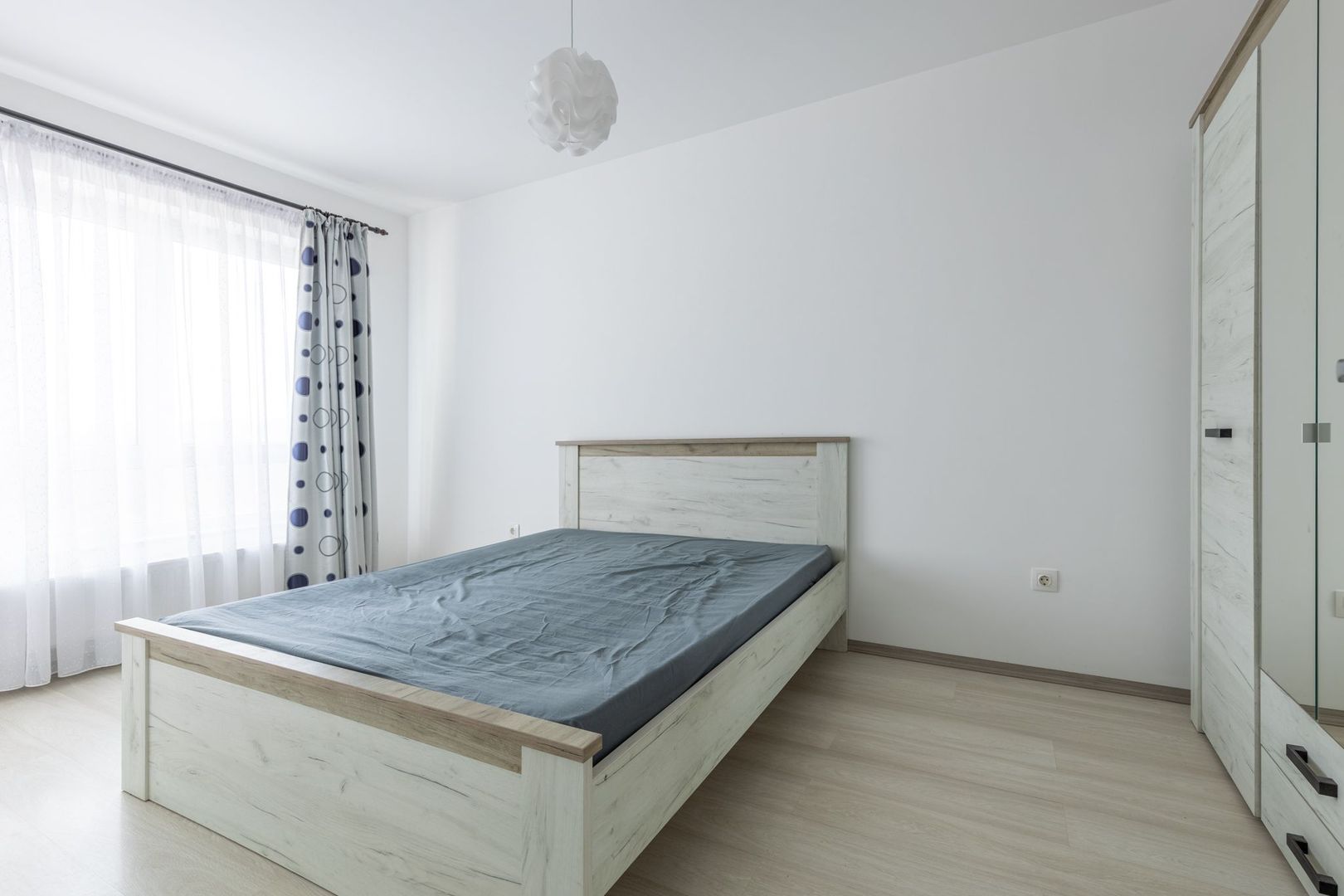 Oferim spre inchiriere apartament 2 camere etaj intermediar - Poză 7