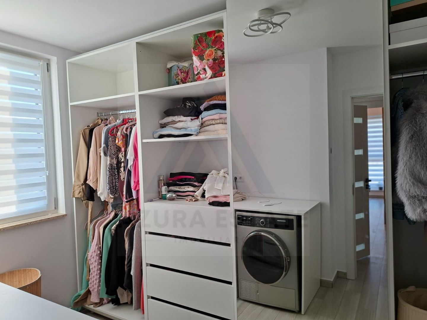 Casa moderna 4 camere 2 bai si curte libera 220 mp pe Calea Cisnadiei - Poză 3