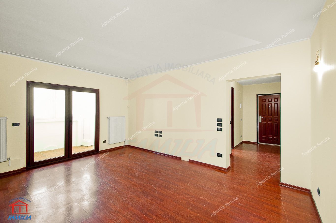 Apartament 3 camere dec in Galati Micro 21 vedere la Dunare langa turn - Poză 9