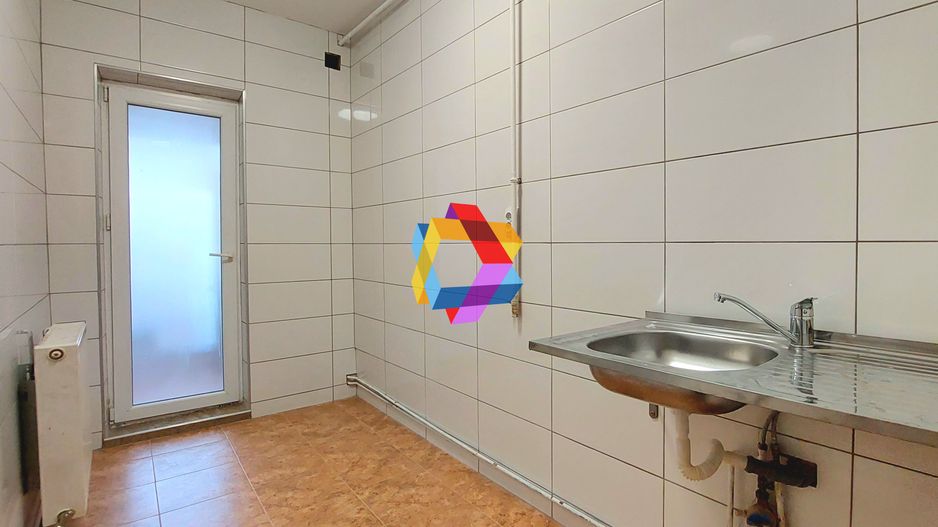 Spatiu comercial de închiriat - 30 mp # spatii-comerciale-brasov.ro - Poză 4