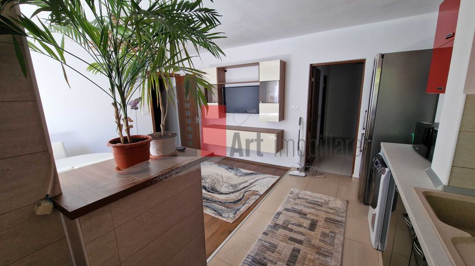 Închiriere 3 camere, nou, zona Favorit, 2 locuri de parcare - Poză 1