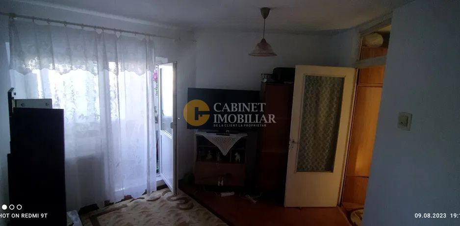 Etaj 3 Apartament 3 Camere Decomandat Nicolina Bloc 1982 - Poză 5