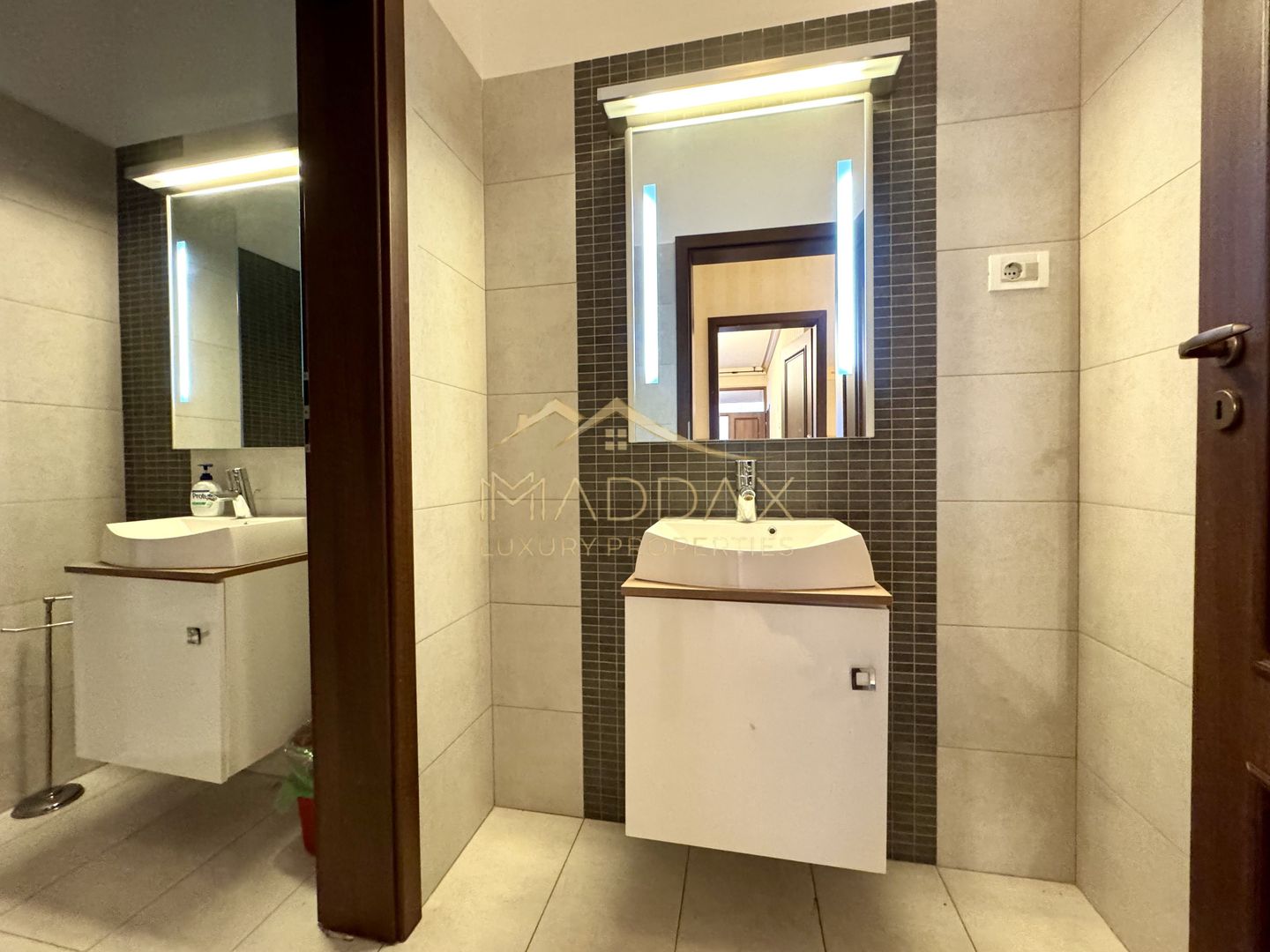 Vila centrala cu 13 camere *460mpu* + garaj // Dorobanți - Poză 16