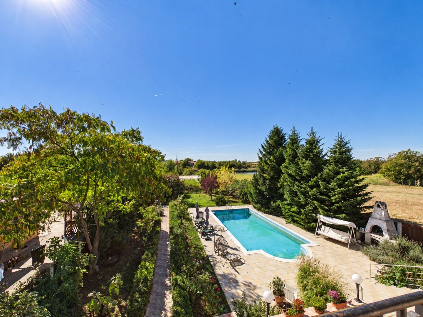 Vilă cu 8 camere de vânzare, piscina, livada, iesire la Balta Pasarea - Poză 4