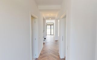 Vilă premium P+1 cu design modern, finisaje de top-305000 € - Poză 12