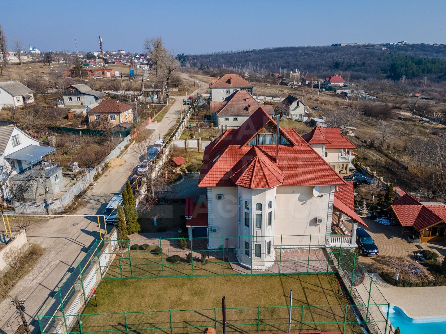 Vânzare casă de lux, 700 mp + 22 ari, situată în Tohatin - Poză 73