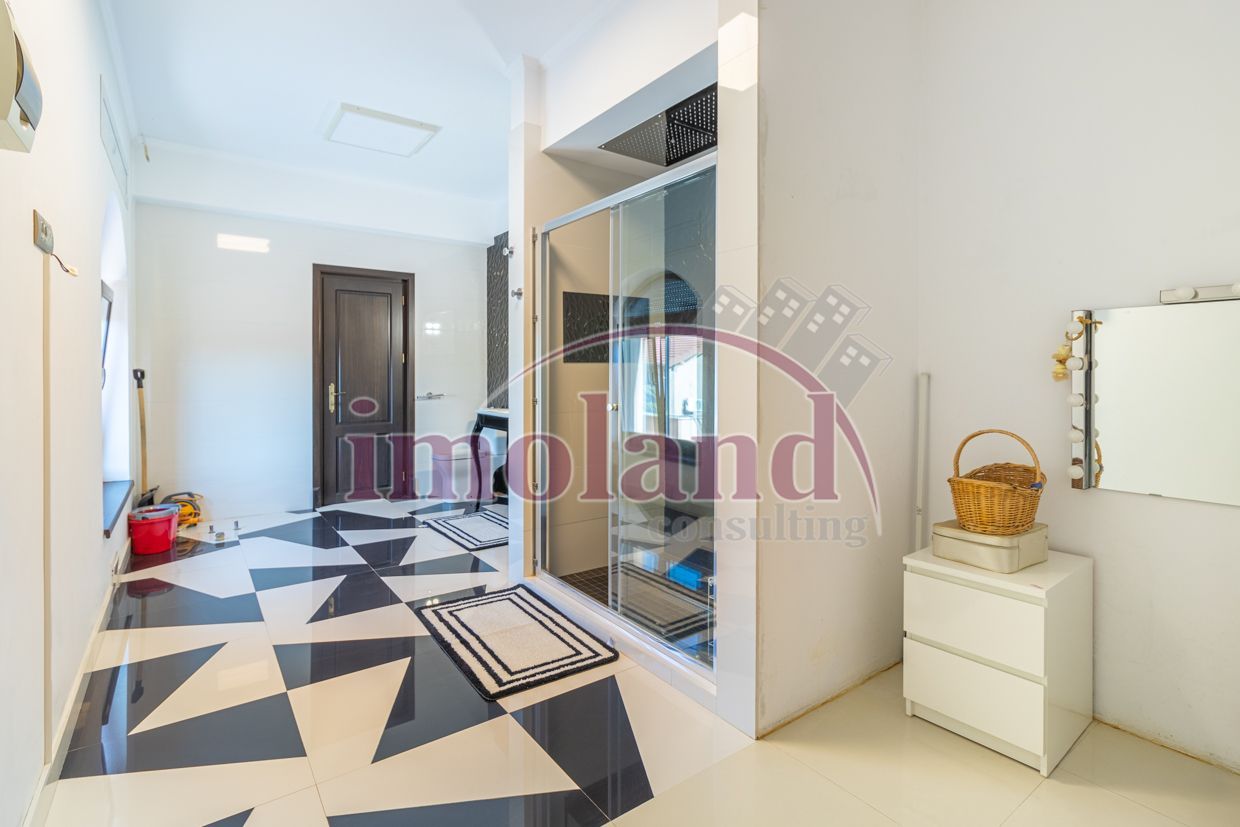 Vila cu piscina si garaj - 6 dormitoare - Pantelimon - Poză 29