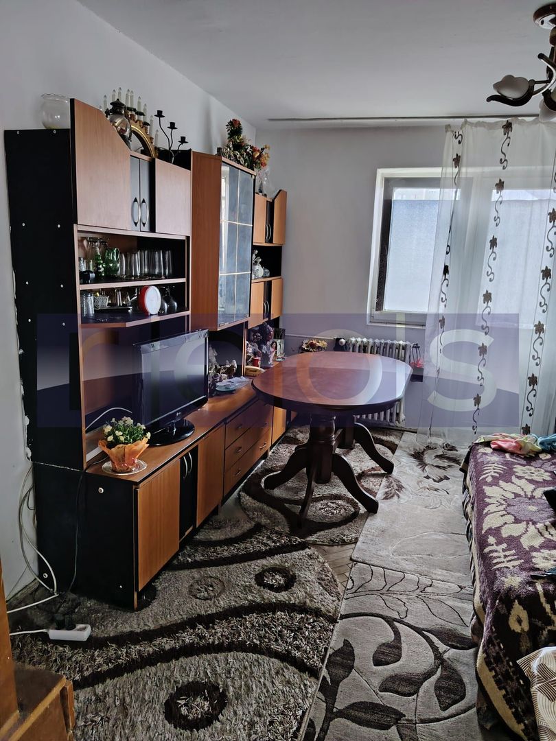 Apartament 3 camere zona Walter Maracineanu et 3/4 necesita renovare - Poză 1