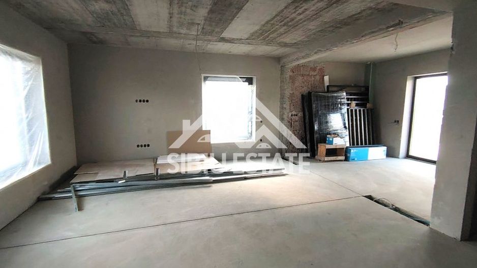 Casa 4 camere, 3 bai, garaj si curte larga, Sibiu Selimbar - Poză 12