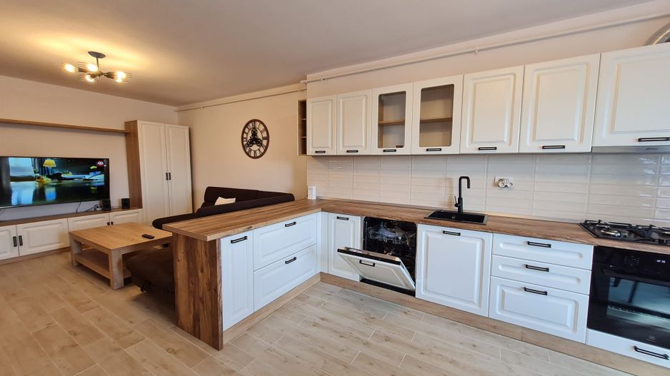 Lux la 5 minute de Iulius Town - Poză 18