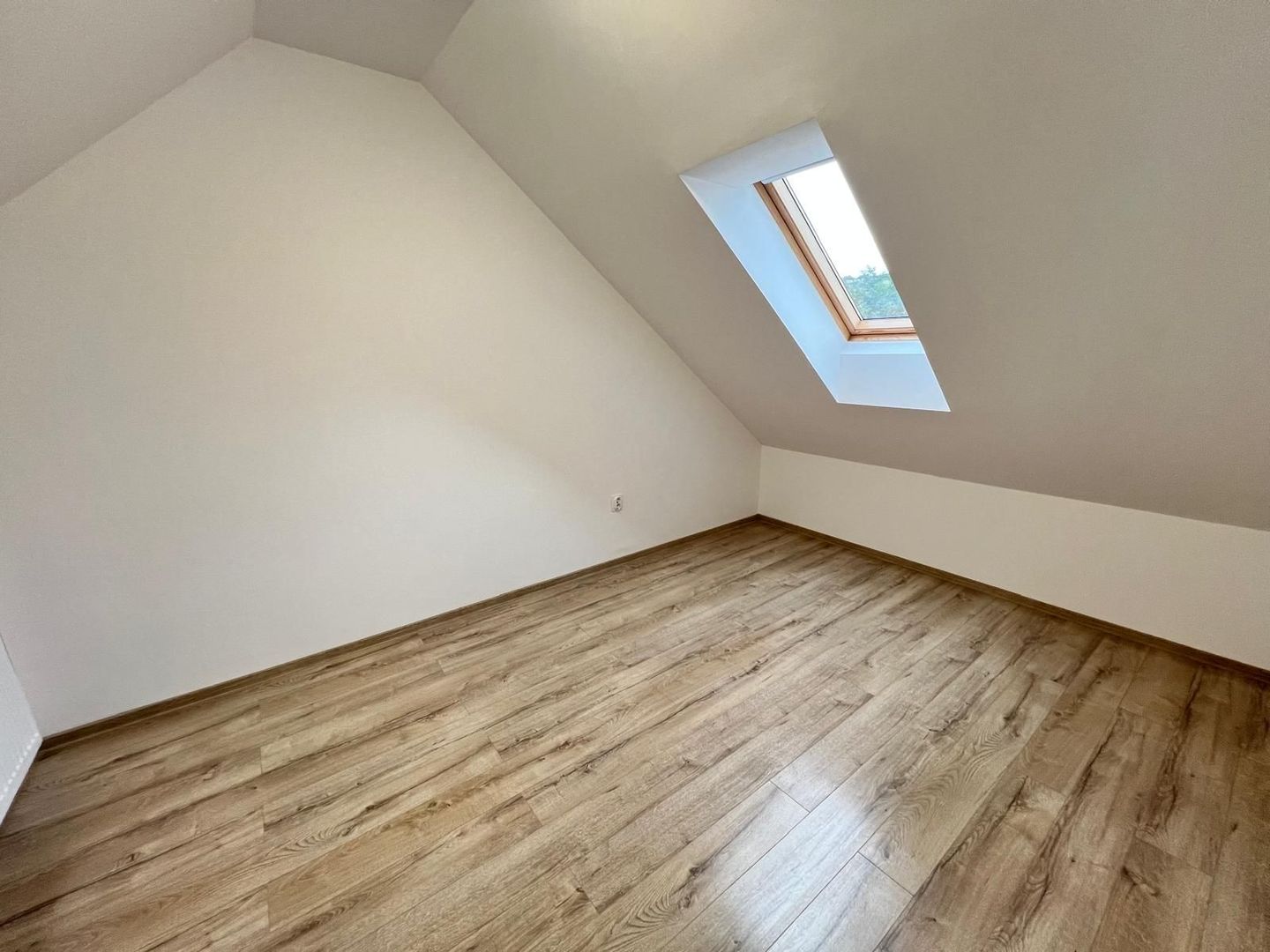 Casa cu 7 camere | 3 balcoane | Garaj | 220 mp + 80 mp curte | Cartier Panorama - Poză 23