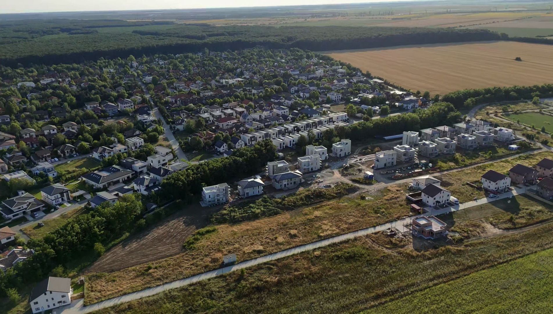 Terenuri de vanzare în complexul rezidențial Shine Residence Corbeanca - Poză 1