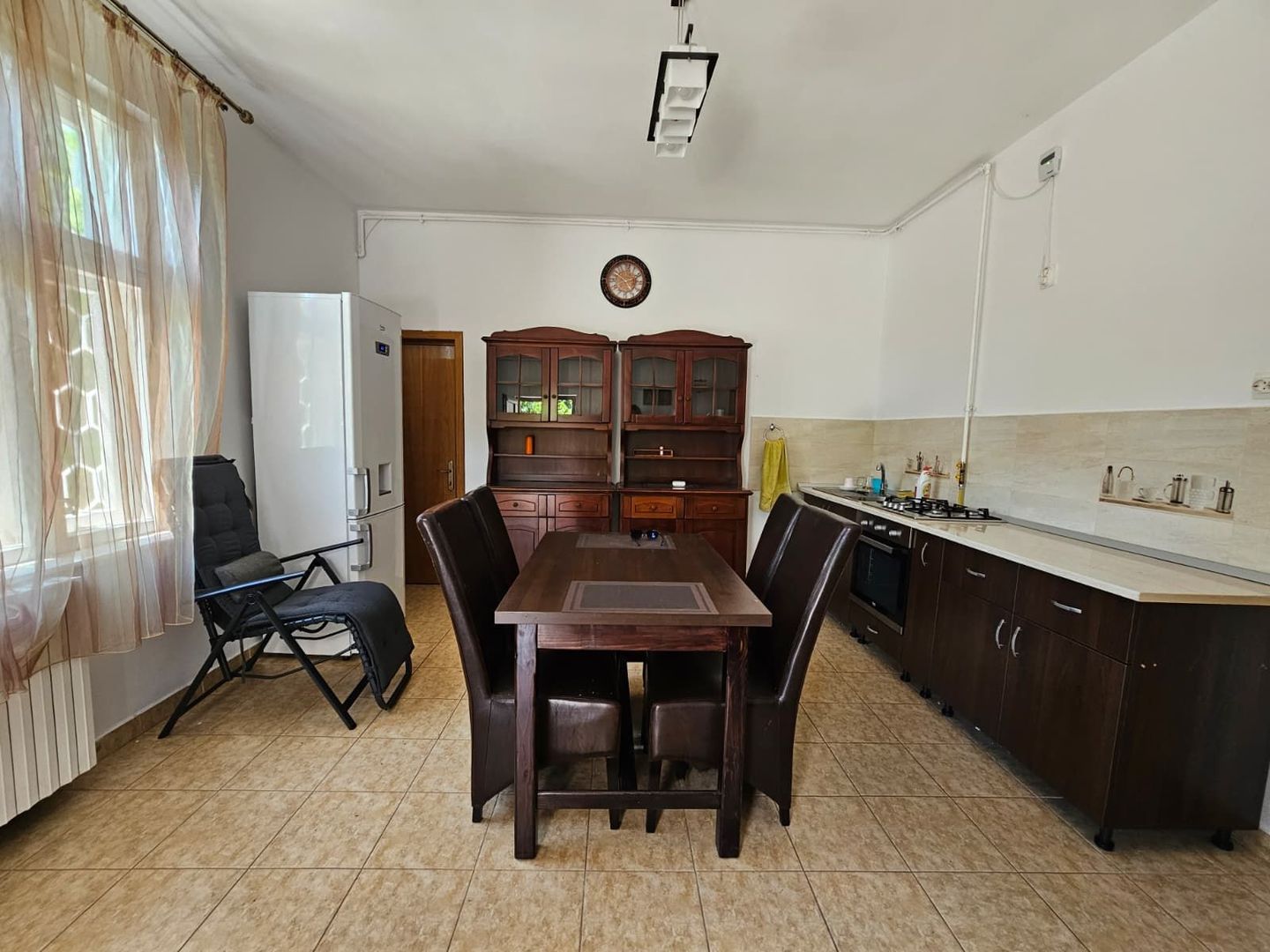 Casa eleganta cu tavane inalte si gradina superba - Poză 5