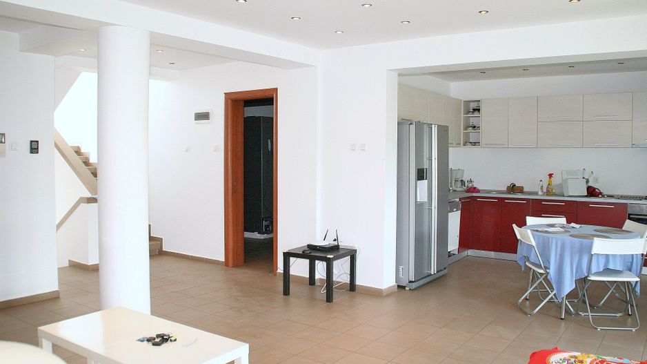 BRANESTI, cu deschidere la Balta Branesti, inchiriere vila 7 camere - Poză 4