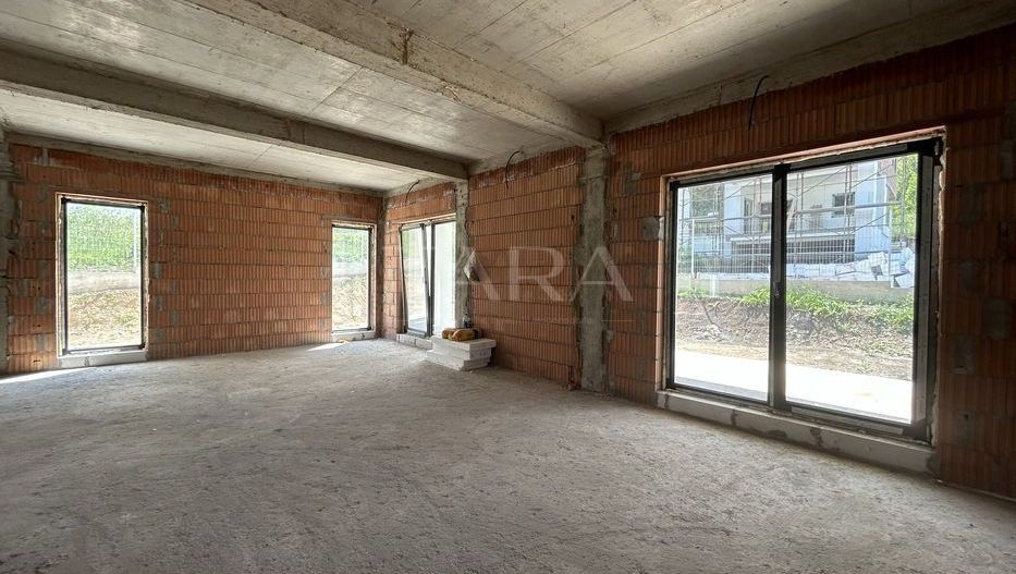 Casă cu arhitectura contemporana, terasă panoramică, zona verde. - Poză 5