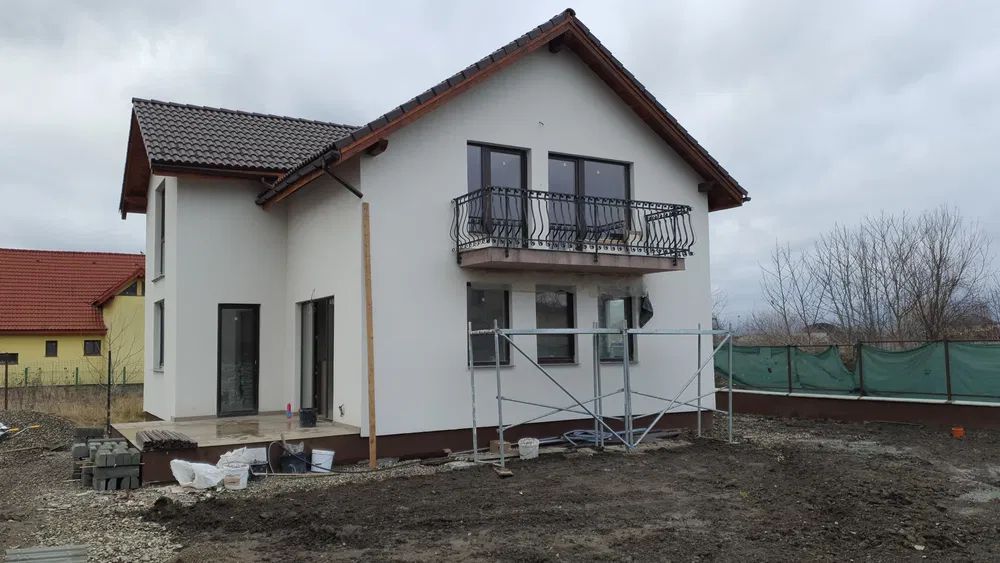 Casa individuala cu predare ''la cheie'' in Sanpetru - Poză 1