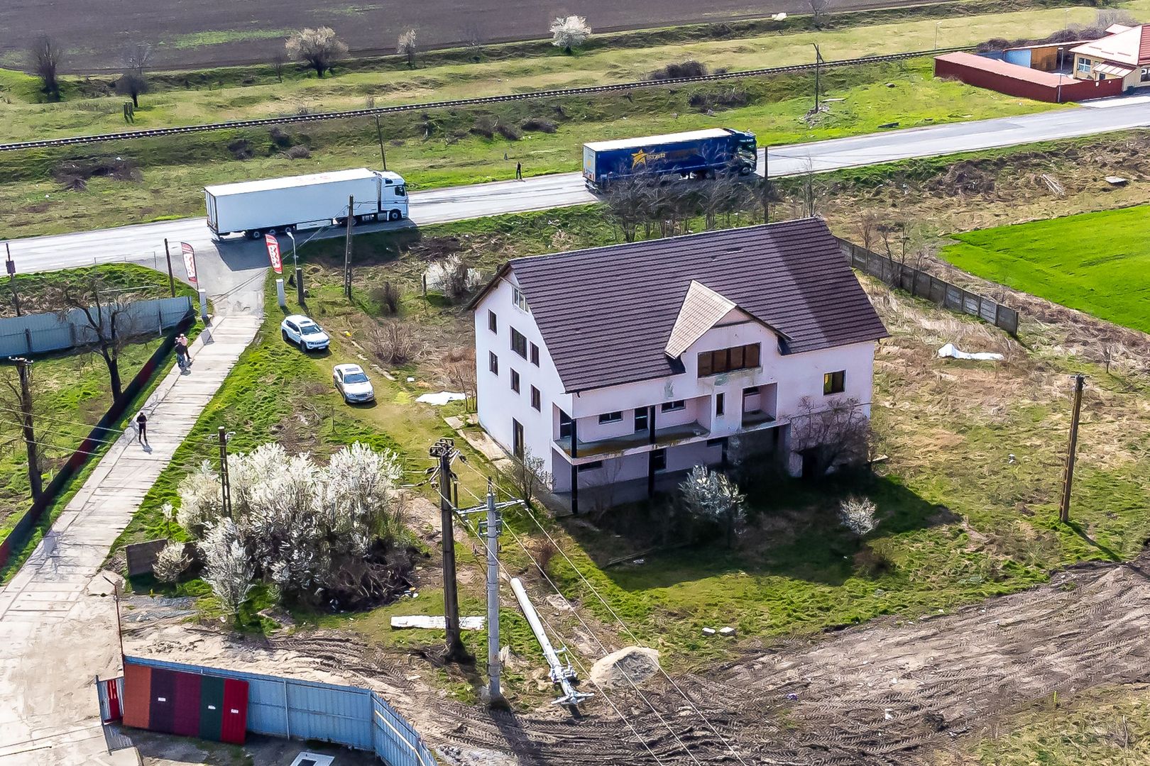 Clădire tip birouri/casă persoane vârstnice cu 3445 mp teren - Poză 2