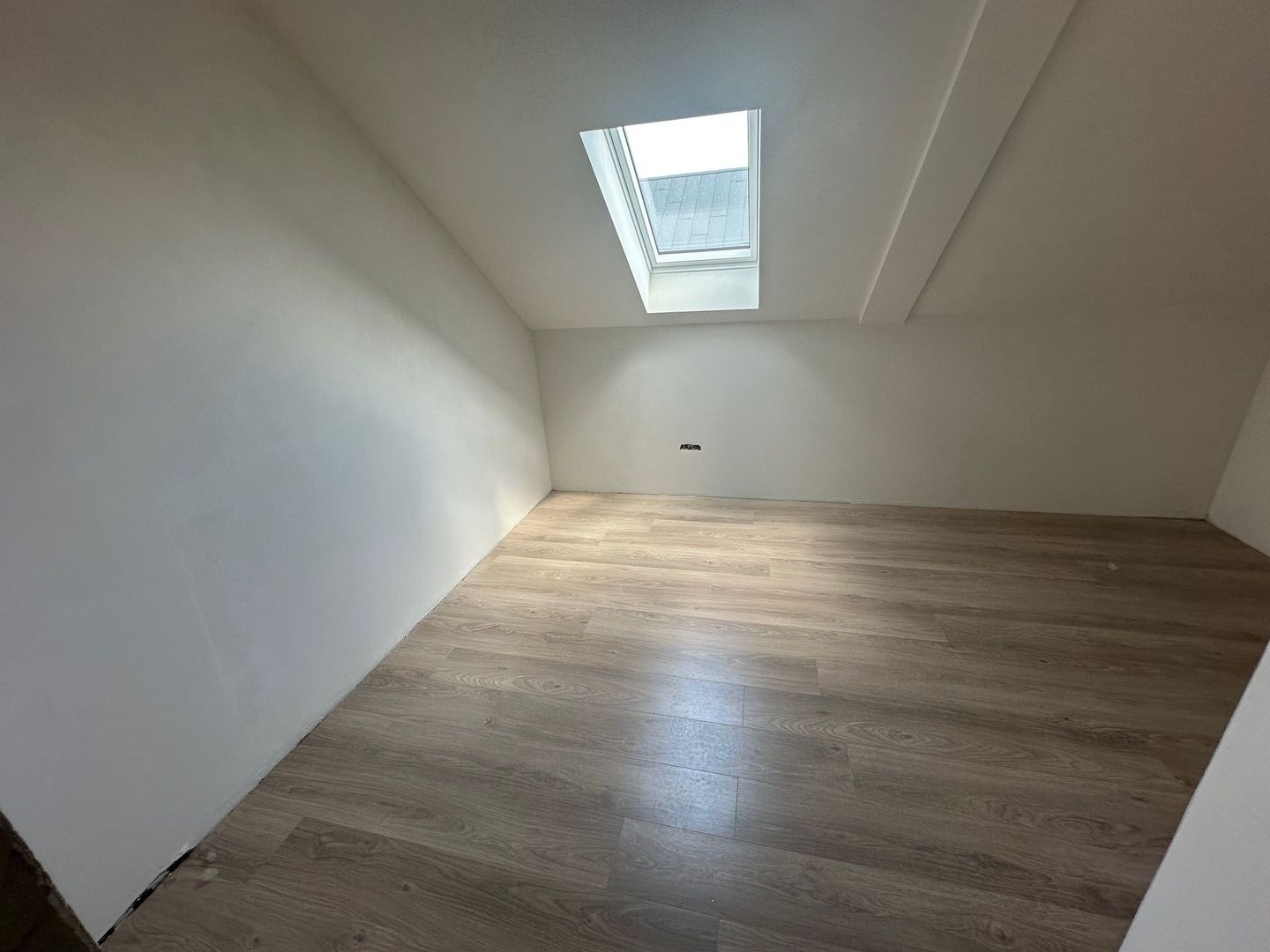 Apartment bloc nou cu lift si loc de parcare inclus - Poză 17