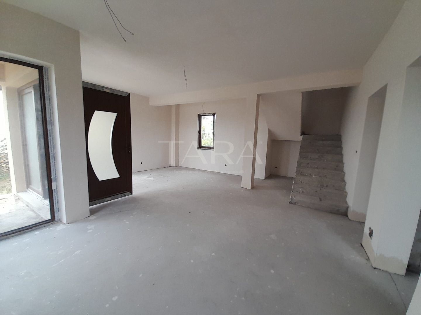 Casa individuala la intrare in Campenesti - Poză 2