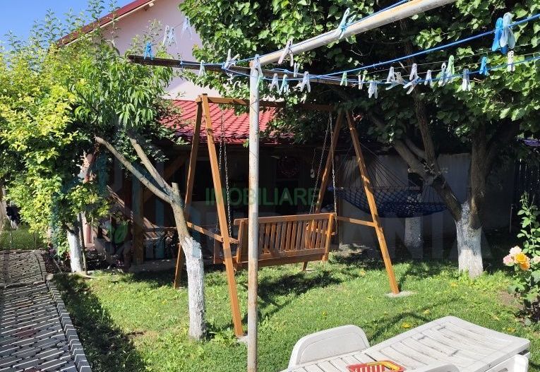 Vilă în Valea Adâncă, 5 camere, la 800 m de Aleea Tudor Neculai – Dormitor la parter - Poză 2