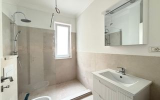 Gradina proprie. Bucatarie inchisa. Loc de parcare. - Poză 6