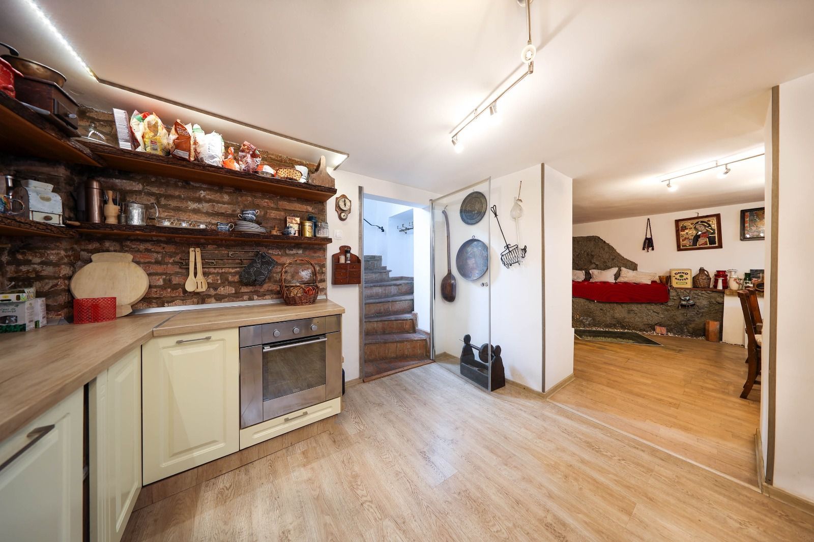 Casă deosebită de vânzare în centrul Brașovului - Poză 29